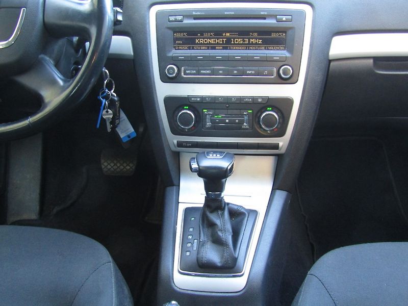 Škoda Octavia (2010) 1.6 TDI 77kW  DSG - fotka 17 z 34