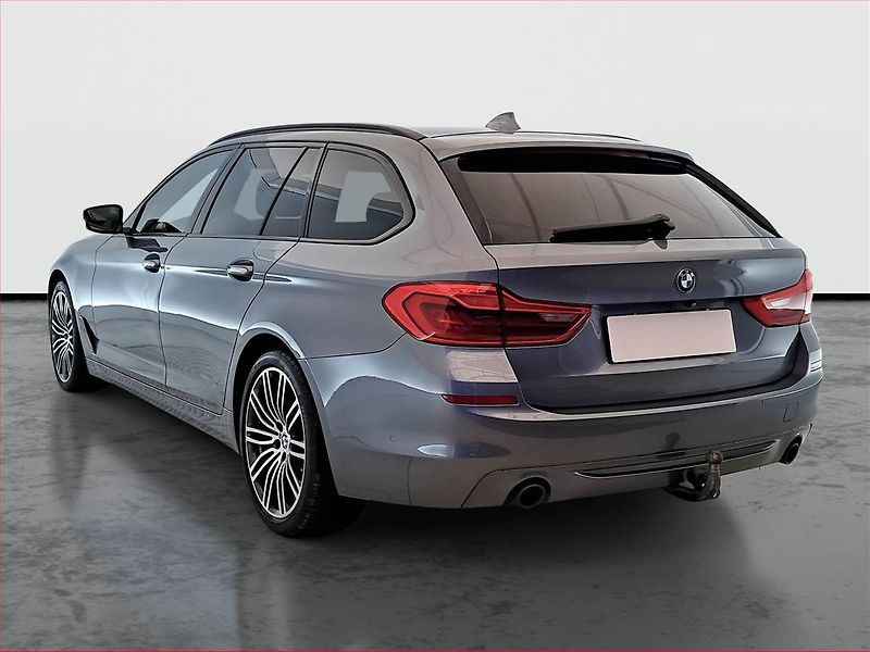 BMW Řada 5 (2017) Sport Line 530d xDrive, 4X4 - fotka 4 z 23