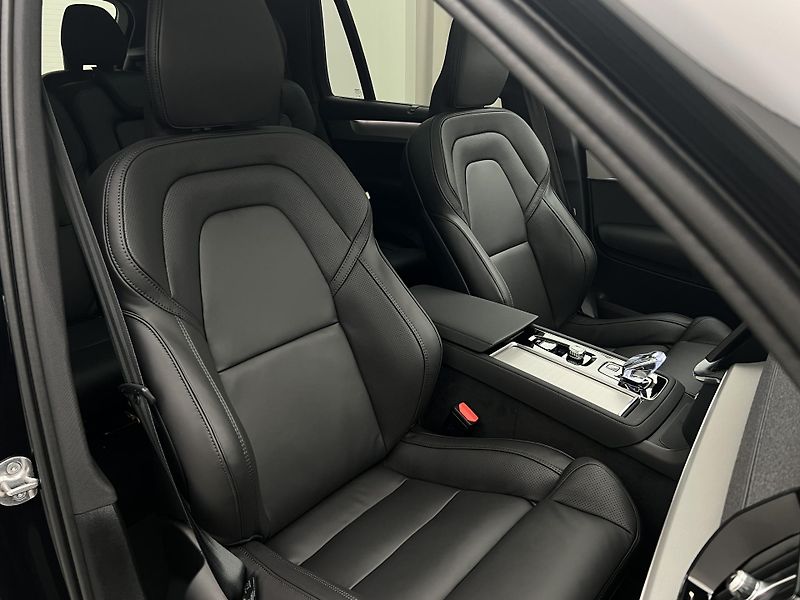 Volvo XC90 (2026) B5 AWD BLACK EDITION PLUS - fotka 28 z 49