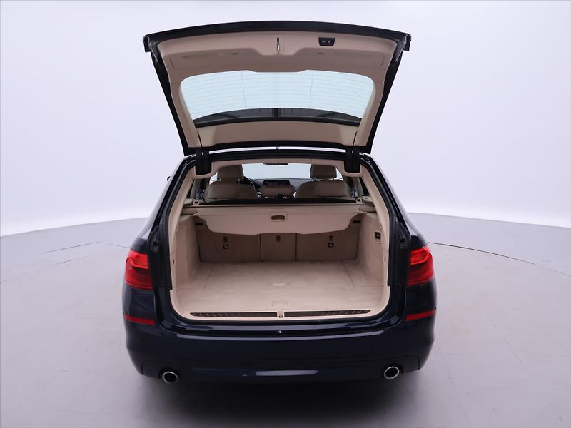 BMW Řada 5 2,0 520d Luxury Line CZ DPH - fotka 9 z 34