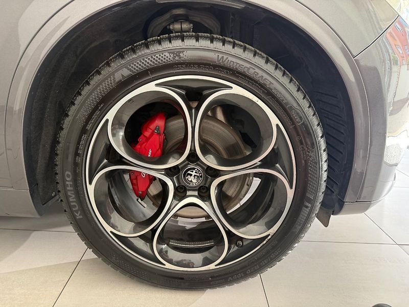 Alfa Romeo Stelvio (2021) 2.2 210 HP Veloce 8AT Q4 - fotka 28 z 30