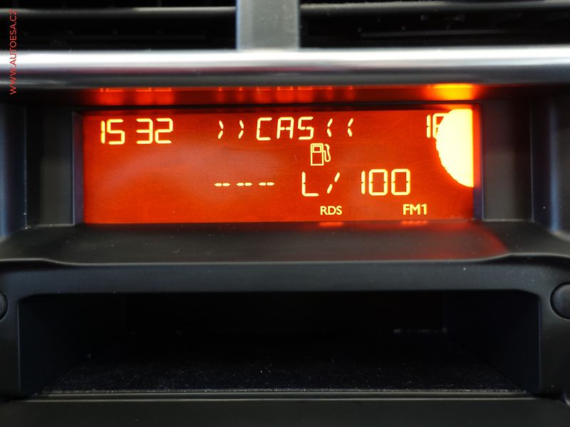 Citroën C4 (2012) 1.6 VTi, 2.maj,ČR, servis - fotka 15 z 19