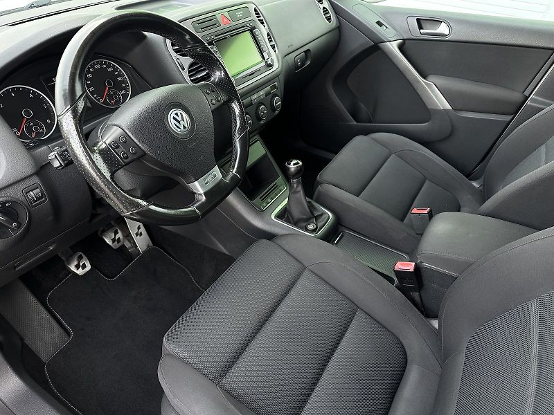 Volkswagen Tiguan 2.0TDi 4x4 R-Line 170PS Bi-Xen - fotka 8 z 28
