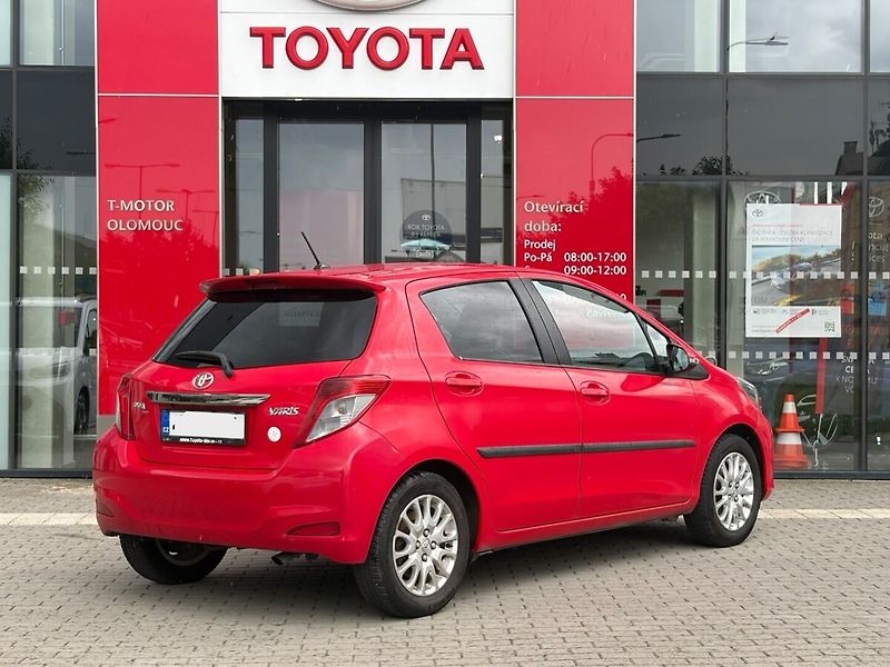Toyota Yaris 1.3 Style VIP senso smart - fotka 3 z 14