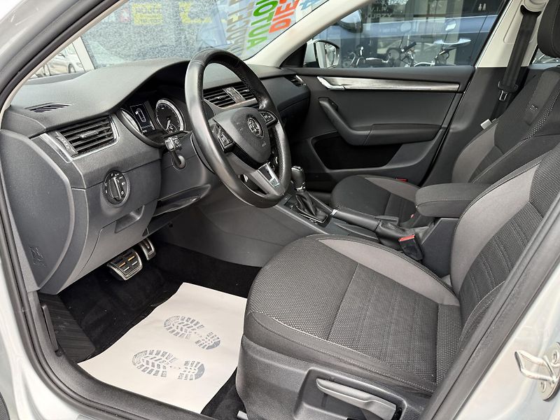 Škoda Octavia Scout 2,0 TDI 4x4 Automat  - fotka 15 z 37