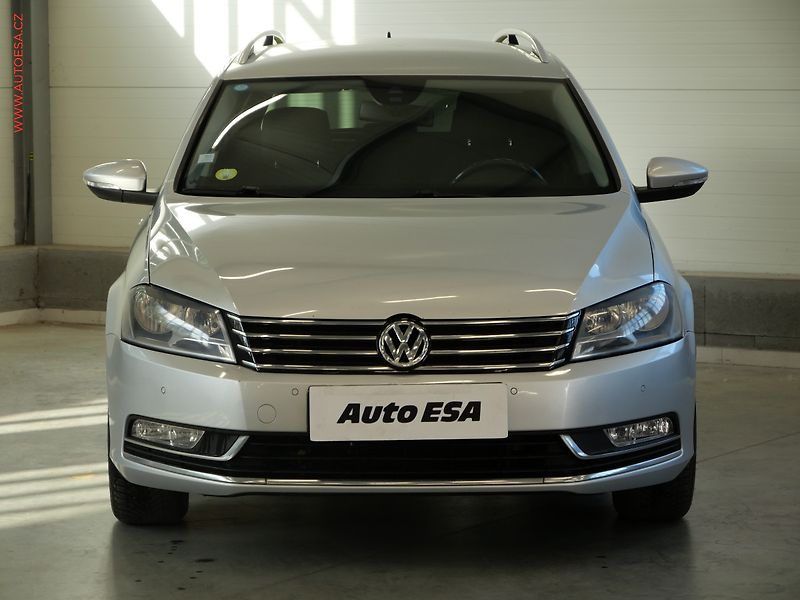 Volkswagen Passat (2012) 2.0 TDi, Comfortline, DSG, TZ - fotka 2 z 21