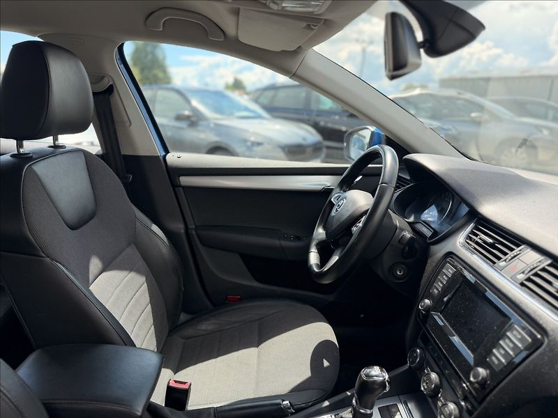 Škoda Octavia 2,0 TDI 110kW DSG XENONY - fotka 27 z 28
