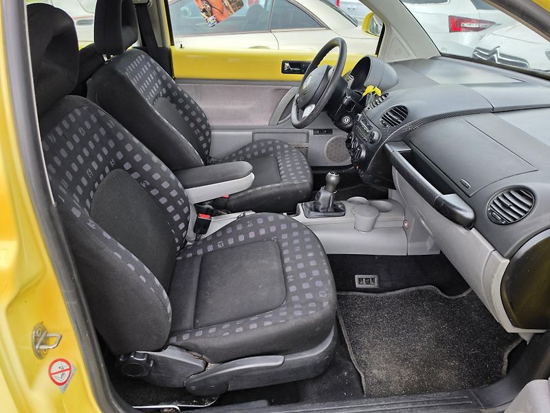 Volkswagen New Beetle 2.0 i  - fotka 8 z 19