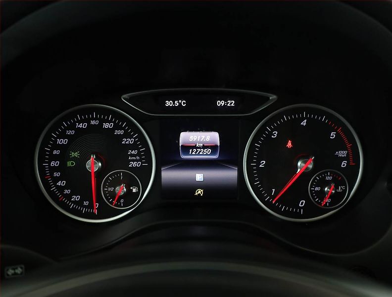Mercedes-Benz Třídy A (2017) Style A 180 d, Kůže, Navi - fotka 9 z 20
