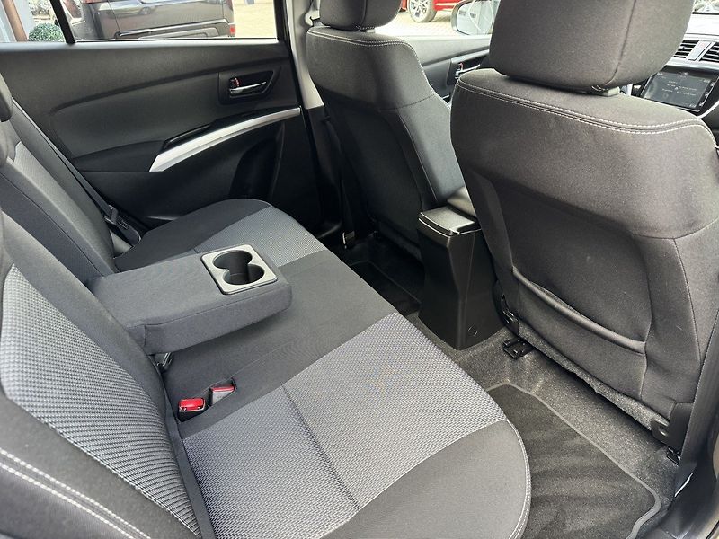 Suzuki SX4 S-Cross (2015) 1.6 VVTi Limited Navi Kamera - fotka 19 z 50