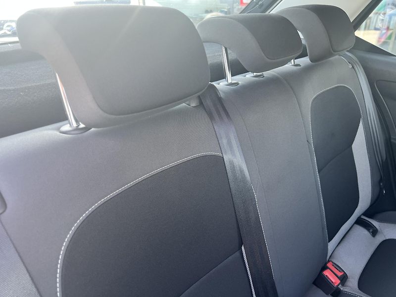 Škoda Fabia 1.0TSi 70kw TEMPOMAT TAŽNÉ ALU - fotka 32 z 44