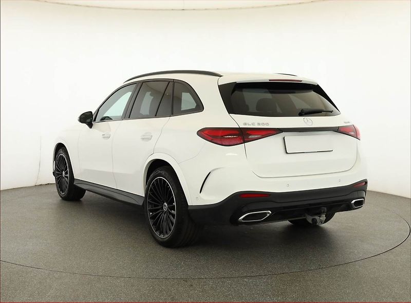 Mercedes-Benz GLC (2025) 200 4MATIC, AMG Line - fotka 4 z 30