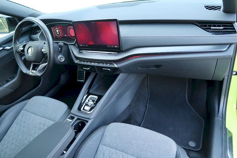 Škoda Octavia (2024) Sportline 1.5 TSI 110 kW  DSG - fotka 21 z 28