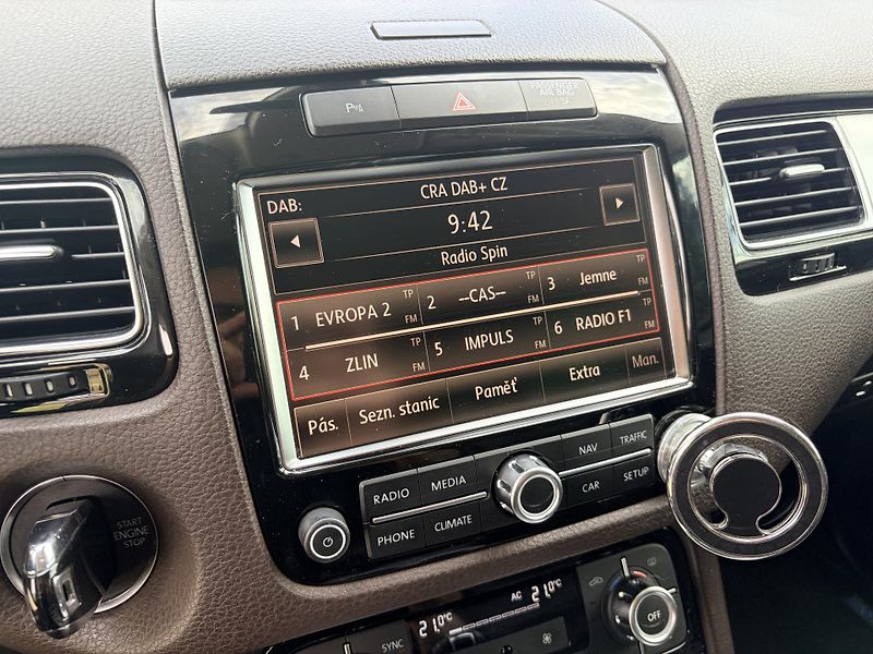 Volkswagen Touareg 3.0TDI V6 DSG 4x4 VZDUCH - fotka 40 z 56