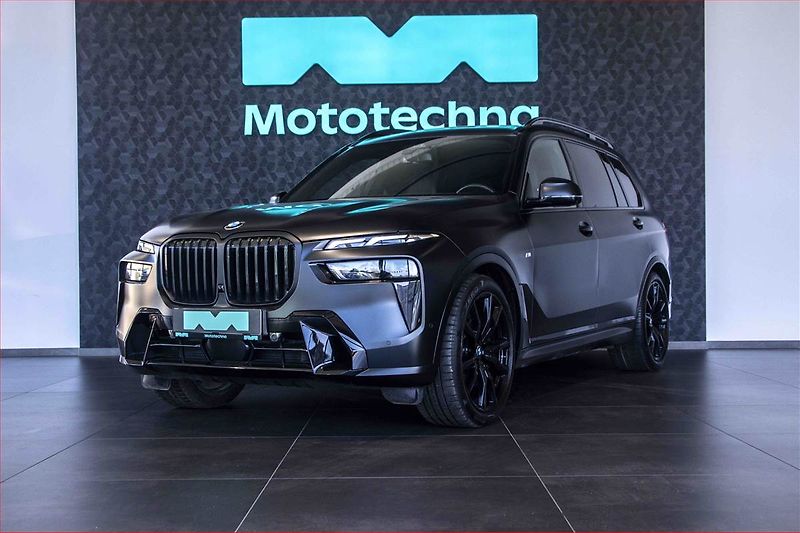 BMW X7 (2024) xDrive40i - fotka 2 z 25