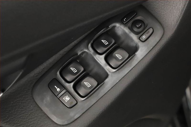 Volvo XC90 (2010) D5, 4X4, Automat, 7 míst - fotka 16 z 19