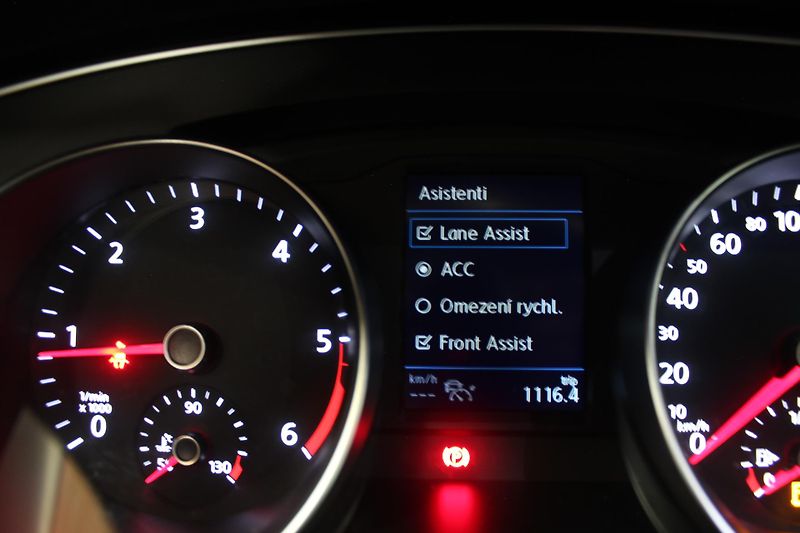 Volkswagen Passat (2021) 2.0TDI DSG Model 2022 - fotka 35 z 35