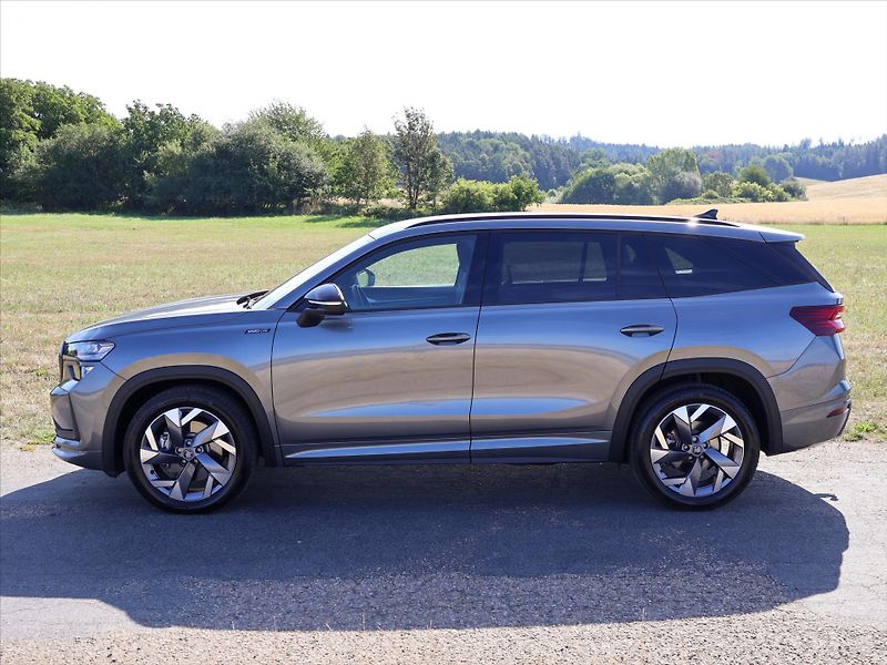 Škoda Kodiaq 2,0 TDI 4x4 DSG Sportline - fotka 4 z 40