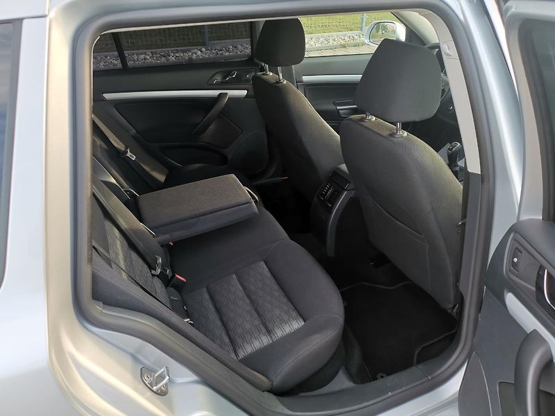 Škoda Octavia 2,0TDI 103 kW  CR ELEGANCE - fotka 23 z 49