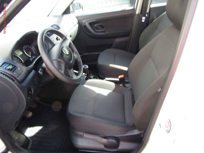 Škoda Fabia (2011) 1.6 TDi, 2.maj,ČR, El.výbava - fotka 9 z 14