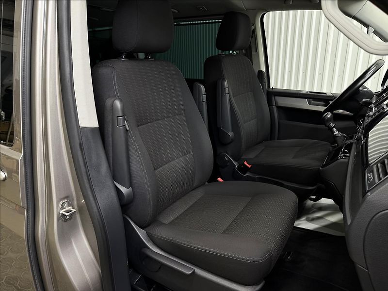 Volkswagen Multivan 2.0TDI 150kW COMFORT 2XALU - fotka 39 z 42