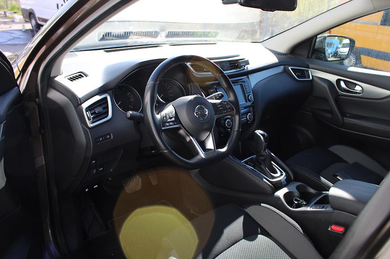 Nissan Qashqai 1.3 DiG-T 1.Majitel ČR Panoram - fotka 7 z 25