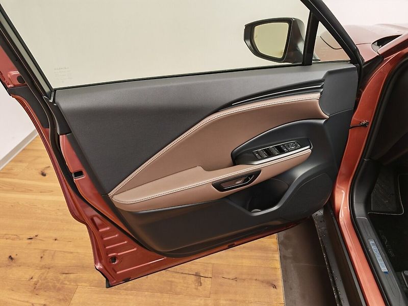 Lexus LBX 1.5 Hybrid Elegant TECH - fotka 21 z 41