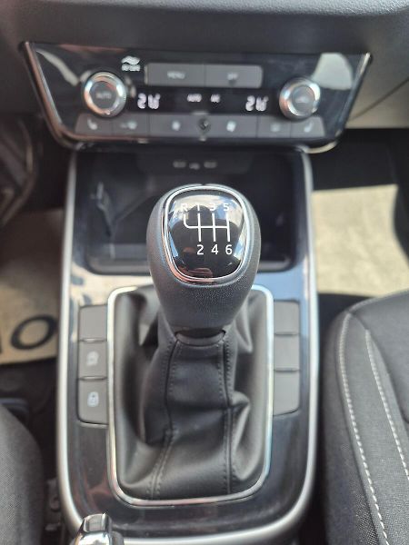 Škoda Fabia 1,0 TSI 85kW Top Selection, zá - fotka 27 z 27