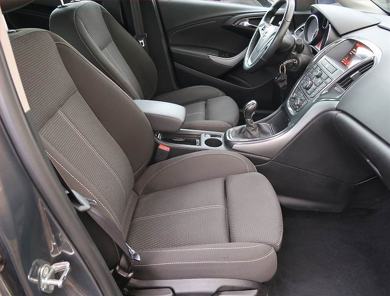 Opel Astra (2014) 1.4 T, Navi, Xenony, Tempomat - fotka 9 z 20