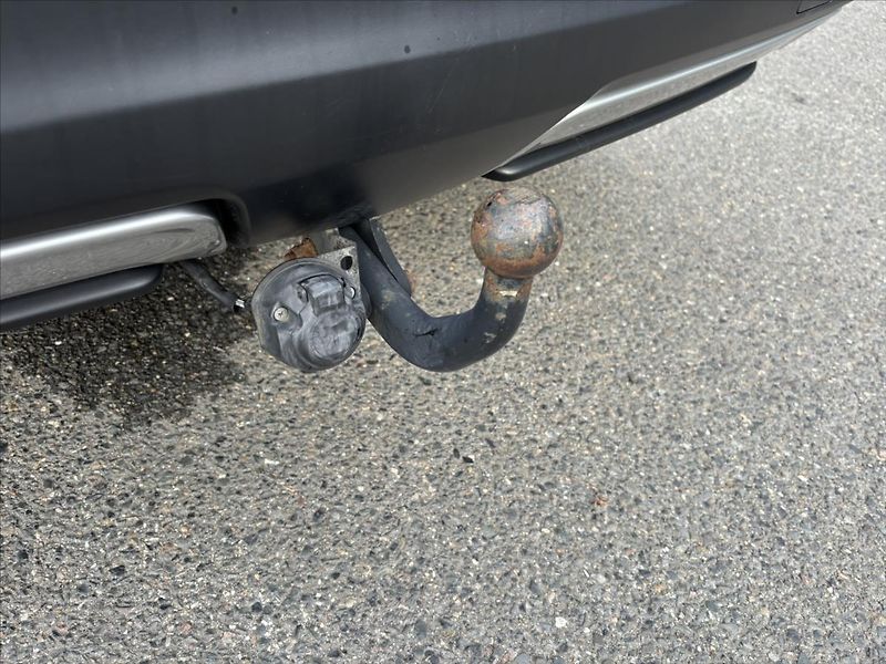 Nissan Qashqai 1,3 DIG-T Tekna PANORAMA TAŽNÉ - fotka 39 z 49