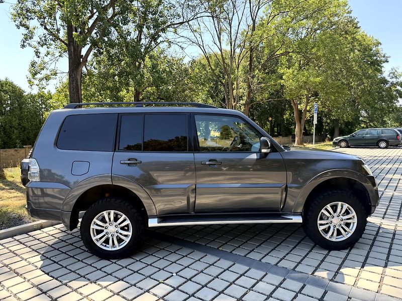 Mitsubishi Pajero 3.2 D-ID 147 kW - fotka 8 z 20