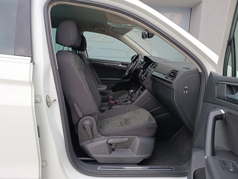 Volkswagen Tiguan 2.0TDI DSG 4M HIGHLINE ČR - fotka 21 z 35