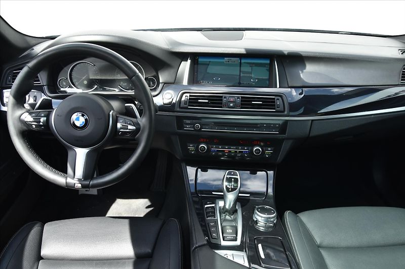 BMW Řada 5 530d xDrive M PAKET PANORAMA - fotka 14 z 28