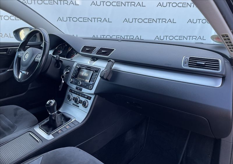 Volkswagen Passat 2,0 TDi,103kW,HIGHLINE,STK 7/2 - fotka 21 z 26