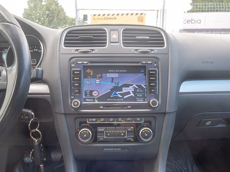 Volkswagen Golf (2011) 1.4TSI 90KW – PO SERVISU - fotka 20 z 48