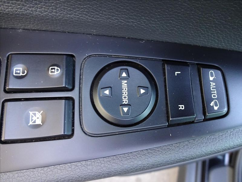 Hyundai Tucson 1,6T- GDi 130kW Trikolor - fotka 20 z 58