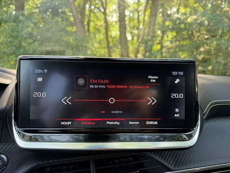 Peugeot 2008 (2020) GT LINE,130 koní, Automat 8st. - fotka 17 z 23
