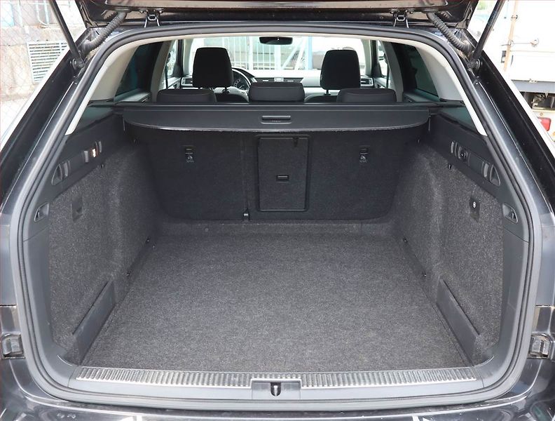 Škoda Superb (2016) 2.0 TDI, Automat, Navi - fotka 14 z 19
