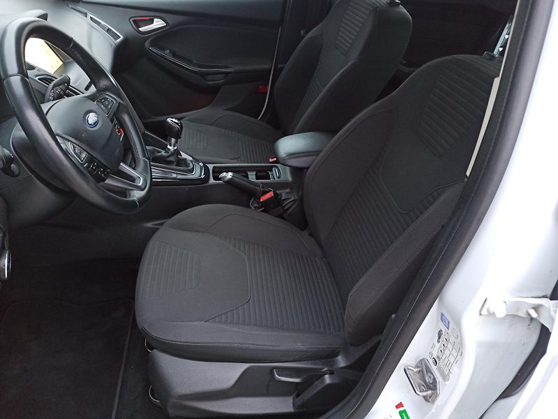 Ford Focus 1.5TDCi 88kW ČR,1.MAJ.TITANIUM - fotka 10 z 30