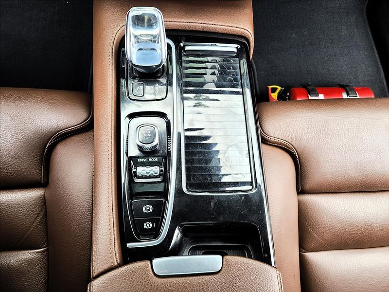 Volvo V60 T6 257kw,AWD,Inscript,kůže - fotka 28 z 50