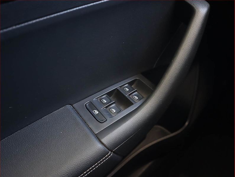 Škoda Rapid (2018) 1.0 TSI, Serv.kniha, Navi - fotka 17 z 19