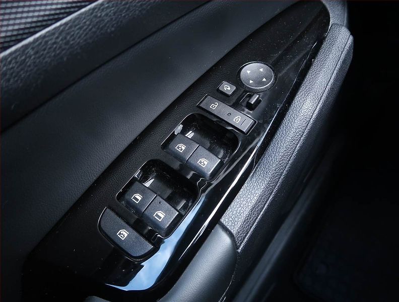 Kia Sportage (2022) 1.6 T-GDI MHEV - fotka 18 z 19