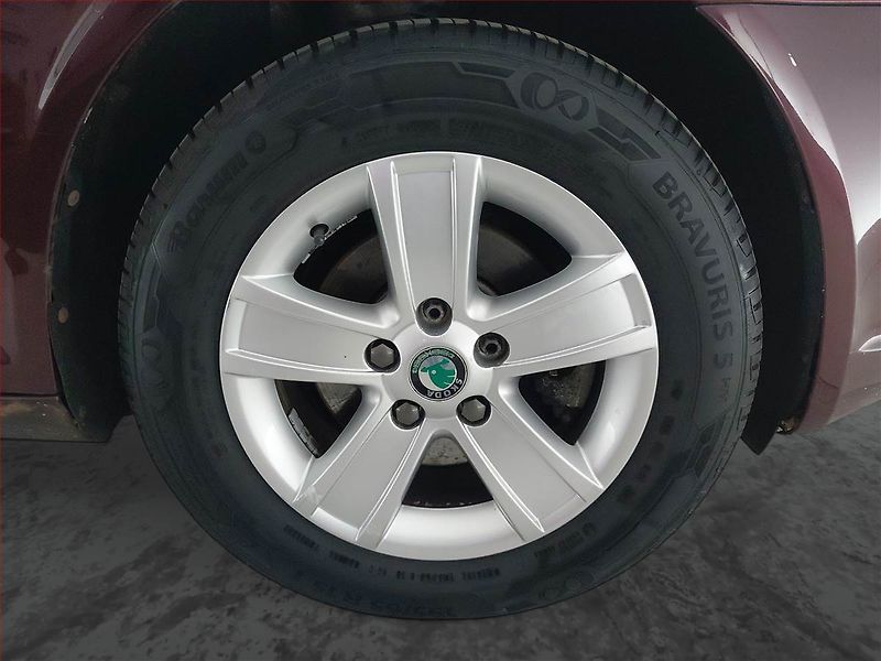 Škoda Octavia (2011) 1.6 TDI, nová STK, rezervace - fotka 15 z 15