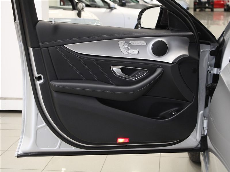 Mercedes-Benz Třídy E E63s 612k.4M 65 780km.DPH   4, - fotka 23 z 45