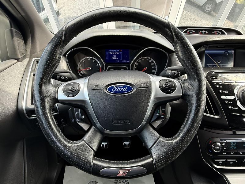 Ford Focus 2,0i 184kW EcoB SCTI ST - fotka 32 z 45
