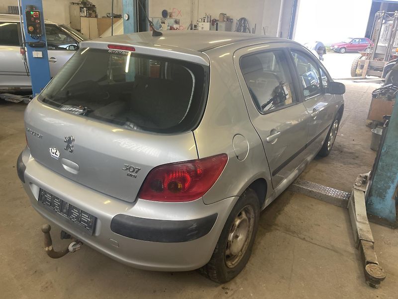 Peugeot 307 1.4 hdi 50Kw náhradní díly  - fotka 2 z 4