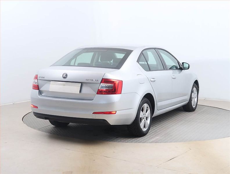 Škoda Octavia (2014) Elegance 2.0 TDI, Xenony - fotka 5 z 14