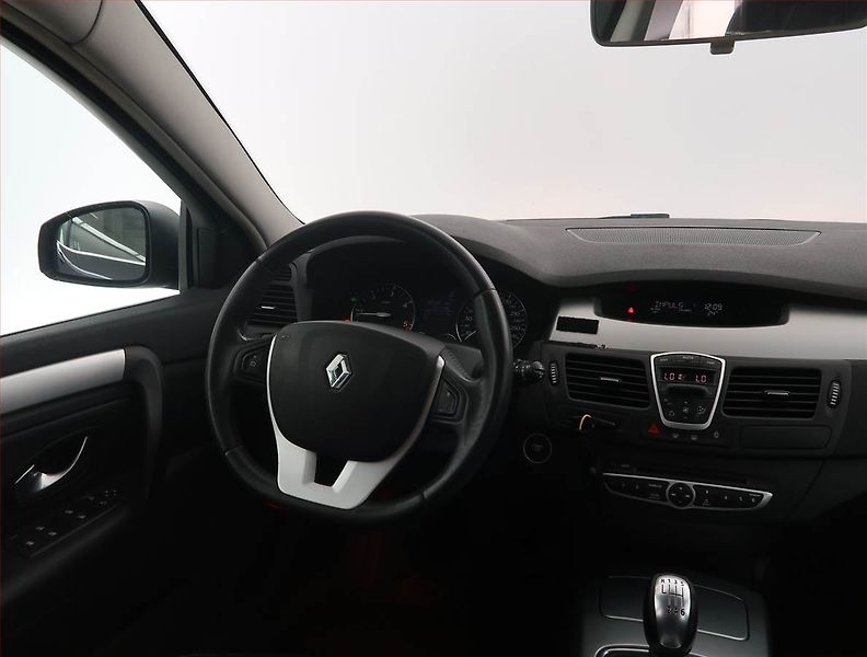 Renault Laguna (2008) 2.0 dCi, Tempomat - fotka 7 z 17