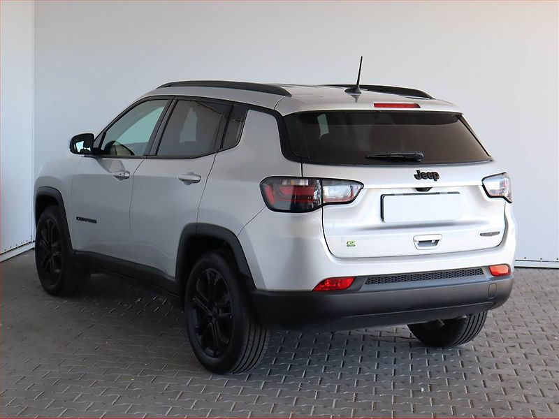 Jeep Compass (2023) 1.5 Turbo e-Hybrid - fotka 4 z 20