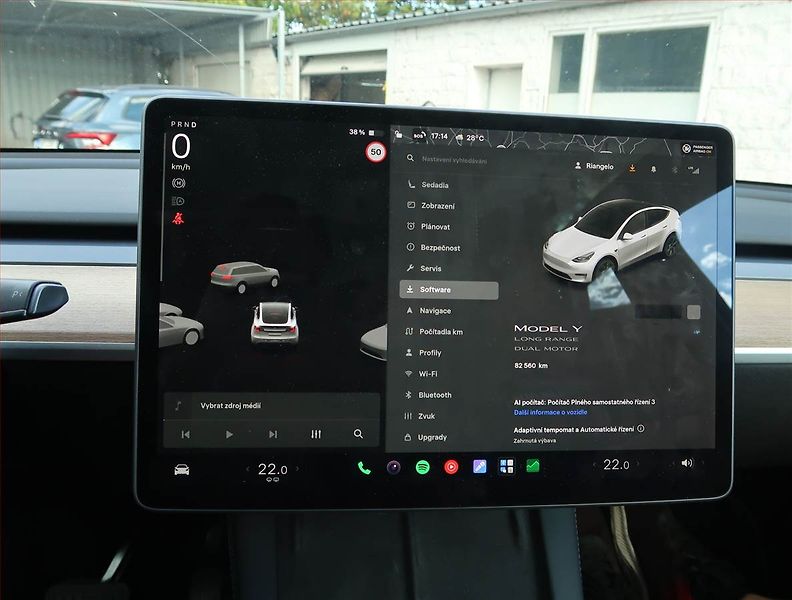 Tesla Model Y (2021) Long Range AWD 75kWh, SoH 92% - fotka 11 z 30